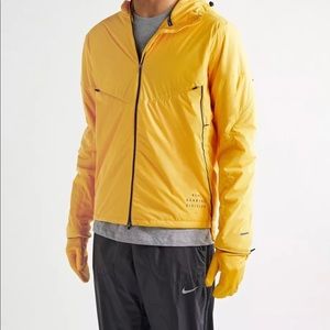 NIKE SHIELD RUNNING DIVISION JACKET